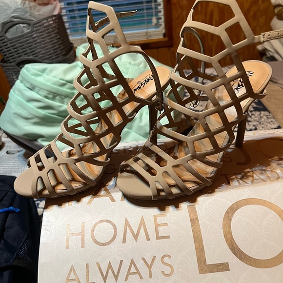 Nude color!! - Picture 3 of 7